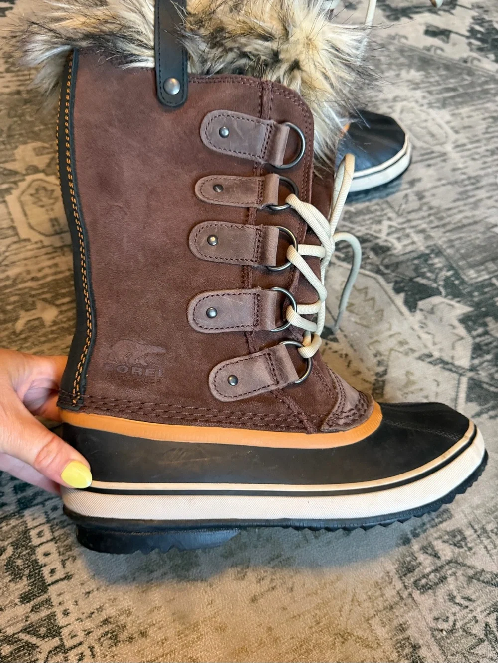 SOREL Women’s Joan of Arctic Brown Faux-Fur Winter Lace-Up Boots size 6